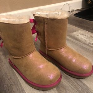 Kids Bailey Bow Uggs Shimmer Size 4